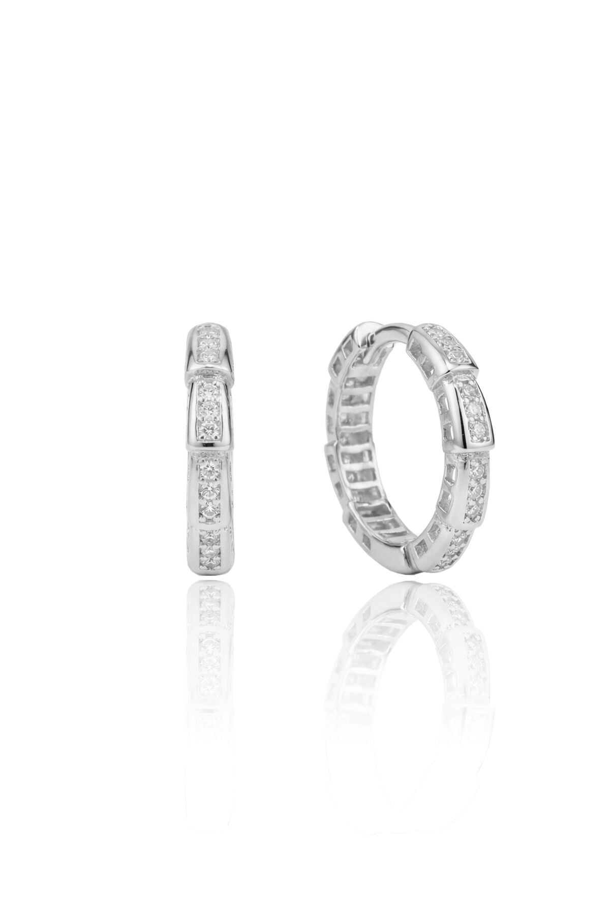 925 Ayar Gümüş Küpe Üzeri Beyaz Altın Rodyumlu Zirkon Taşlı Segment Modern Halka Küpe SGTL13276RODAJ