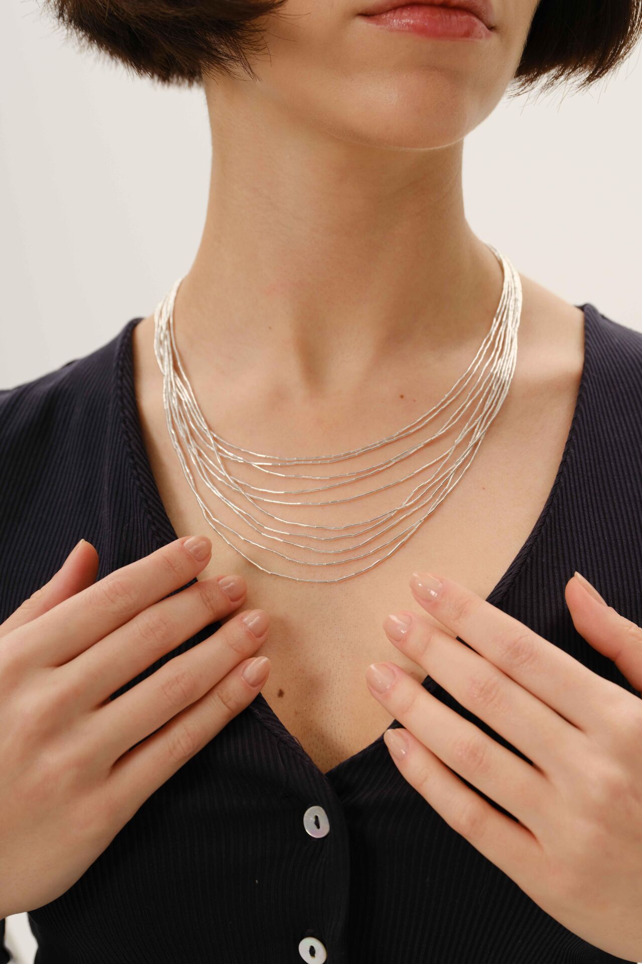 Gümüş özel tasarımlı modern görünümlü 10 sıralı kat kat likit kolye SGTL12806GUMUS