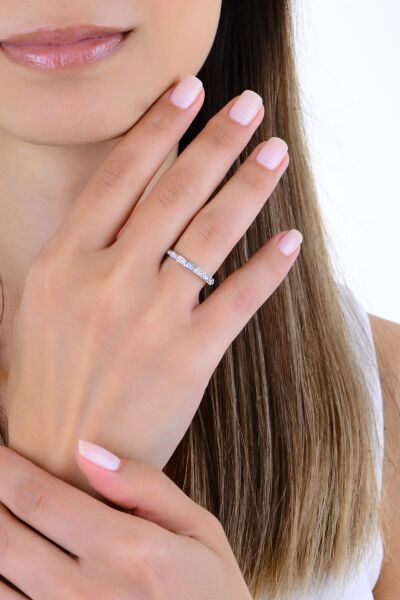 Gümüş rodyumlu zirkon ve sedef taşlı ışıltılı prizma tamtur yüzük