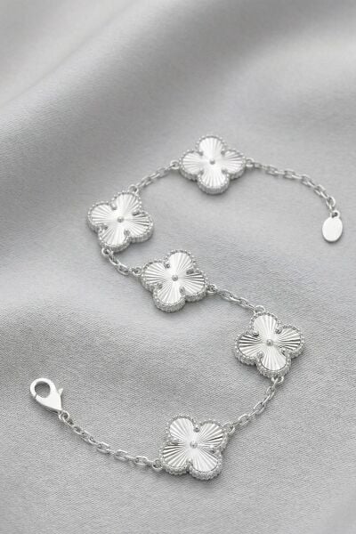 925 Ayar Gümüş Bileklik Rodyumlu 5 Figürlü Özel İşçilikli İtalyan Model Tasarım Yonca Bileklik -Işıltılı Kalem Atımlı Tasarım SGTL13299RODAJ