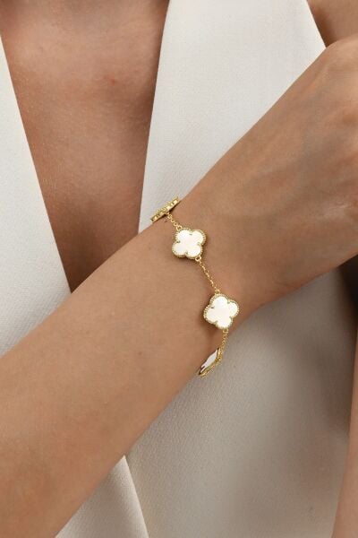 925 Ayar gümüş altın yaldızlı sedef taşlı beş motifli gümüş yonca bileklik SGTL13107BEYAZ