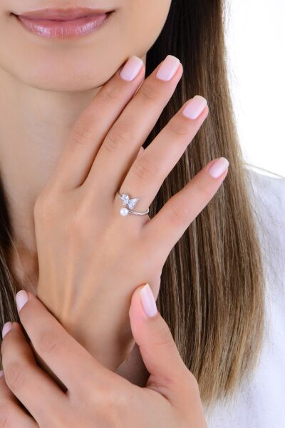 Gümüş rodyumlu inci,zirkon ve sedef taşlı ayarlamalı kelebek yüzük