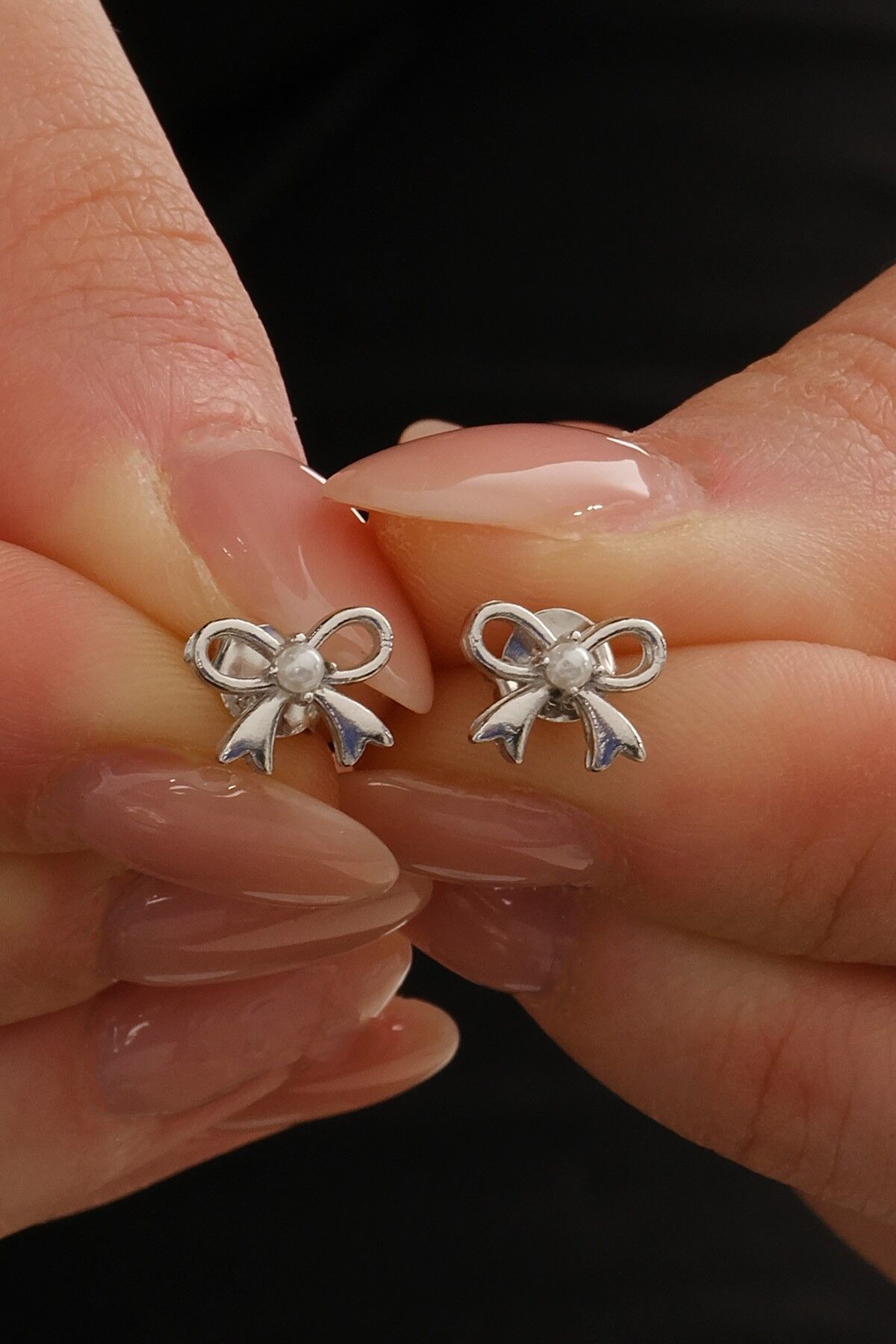 925 ayar gümüş rodyumlu incili fiyonk modeli küpe SGTL12829RODAJ