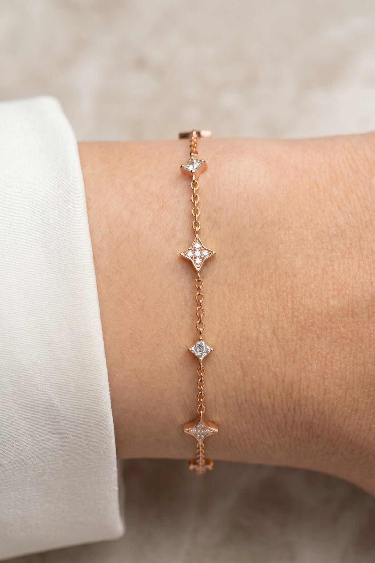 925 Ayar Gümüş Bileklik Rose Gold Kuzey Yıldızı Işıltılı Baget Taşlı Kadın Bileklik SGTL13379ROSE