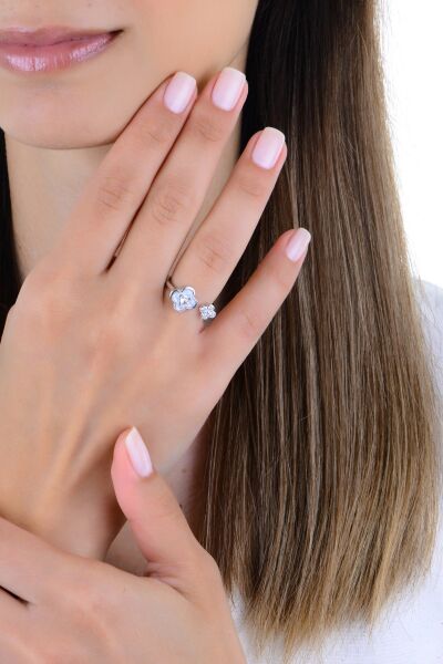 Gümüş rodyumlu zirkon ve sedef taşlı twin clovers (yonca) ayarlamalı yüzük