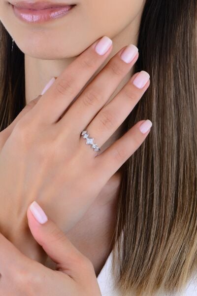 Gümüş rodyumlu zirkon ve sedef taşlı ardışık yonca şans yüzük