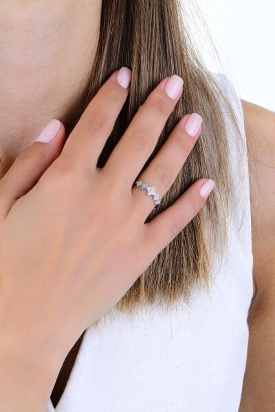 Gümüş rodyumlu zirkon ve sedef taşlı ardışık yonca şans yüzük