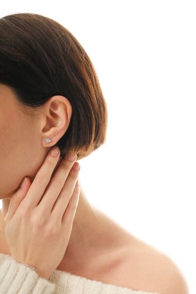 Gümüş rodyumlu baget kesim zirkon taşlı balık modeli küpe SGTL12826RODAJ