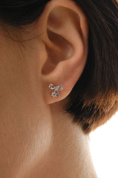 Gümüş rodyumlu zirkon taşlı zarif fiyonk küpe SGTL12830RODAJ