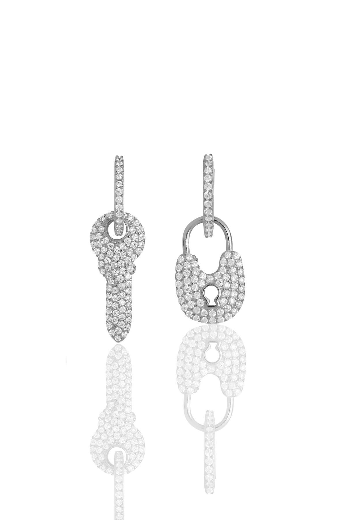 Gümüş rodyumlu zirkon taşlı kilit ve anahtar kombin küpe SGTL11642RODAJ