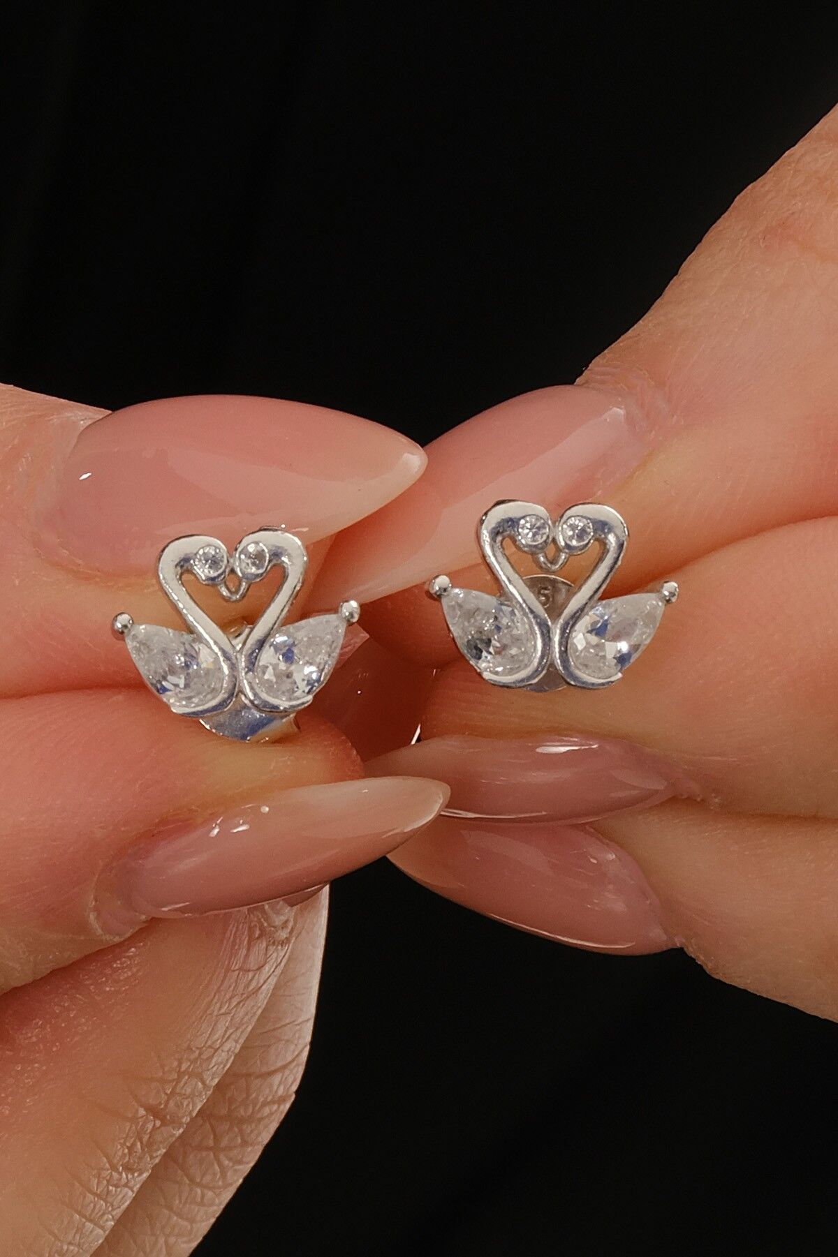 Gümüş rodyumlu damla kesim zirkon taşlı aşık kuğular küpe SGTL12839RODAJ