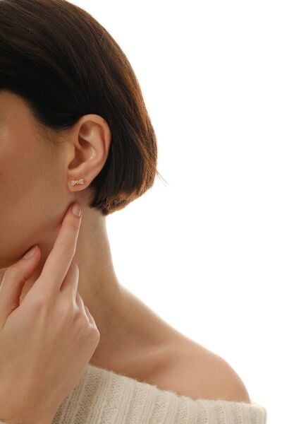 Gümüş altın yaldızlı kalp kesim zirkon taşlı fiyonk küpe SGTL12840GOLD