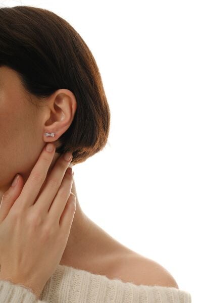 Gümüş rodyumlu kalp kesim zirkon taşlı fiyonk küpe SGTL12840RODAJ