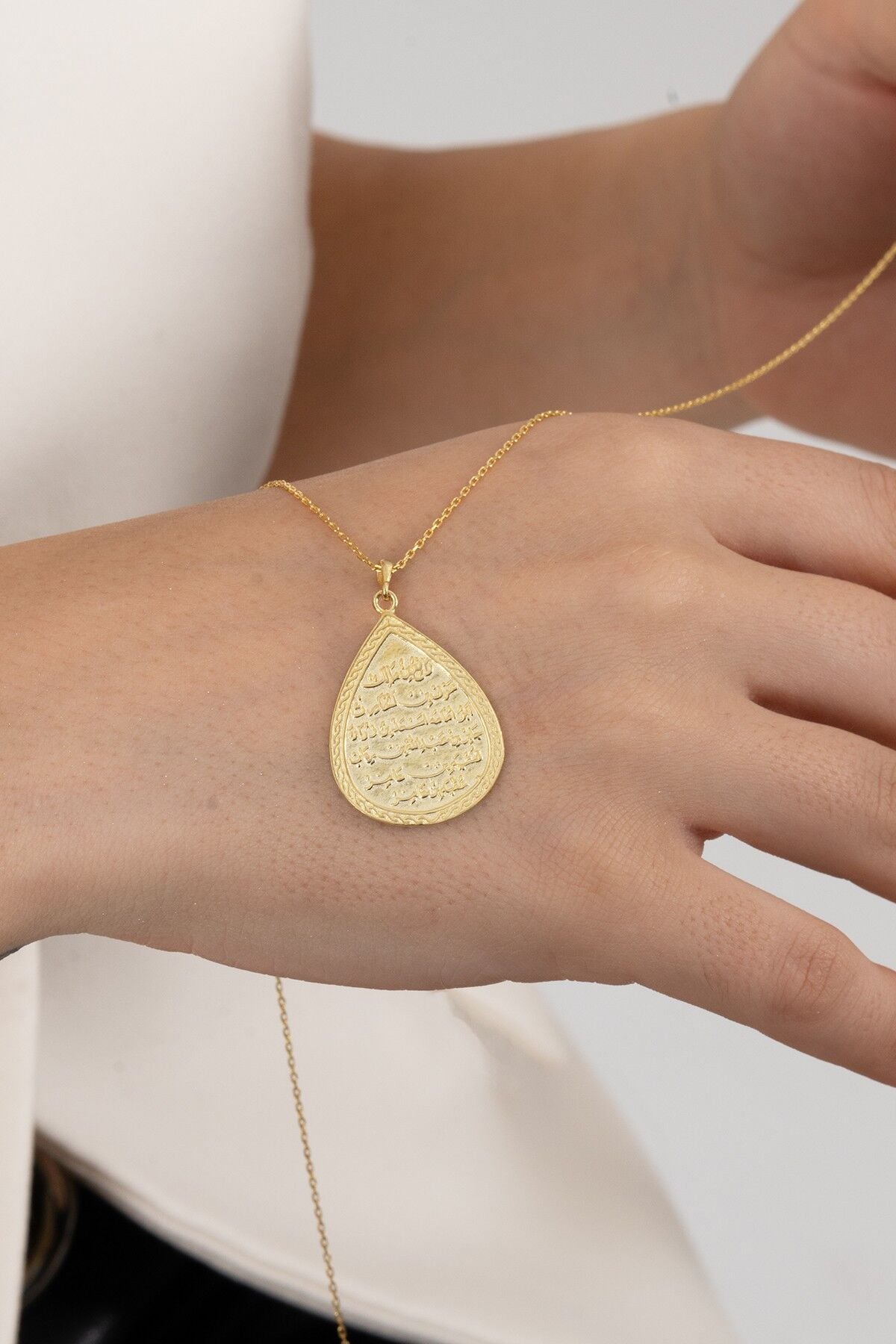 Gümüş altın yaldızlı kıtmir duası yazılı damla modeli kolye SGTL10909GOLD