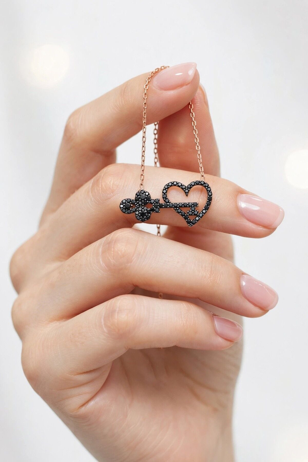 925 Ayar Gümüş Rose Gold Siyah Taşlı Kalpli Anahtar Kadın Kolye SGTL13543SIYAH