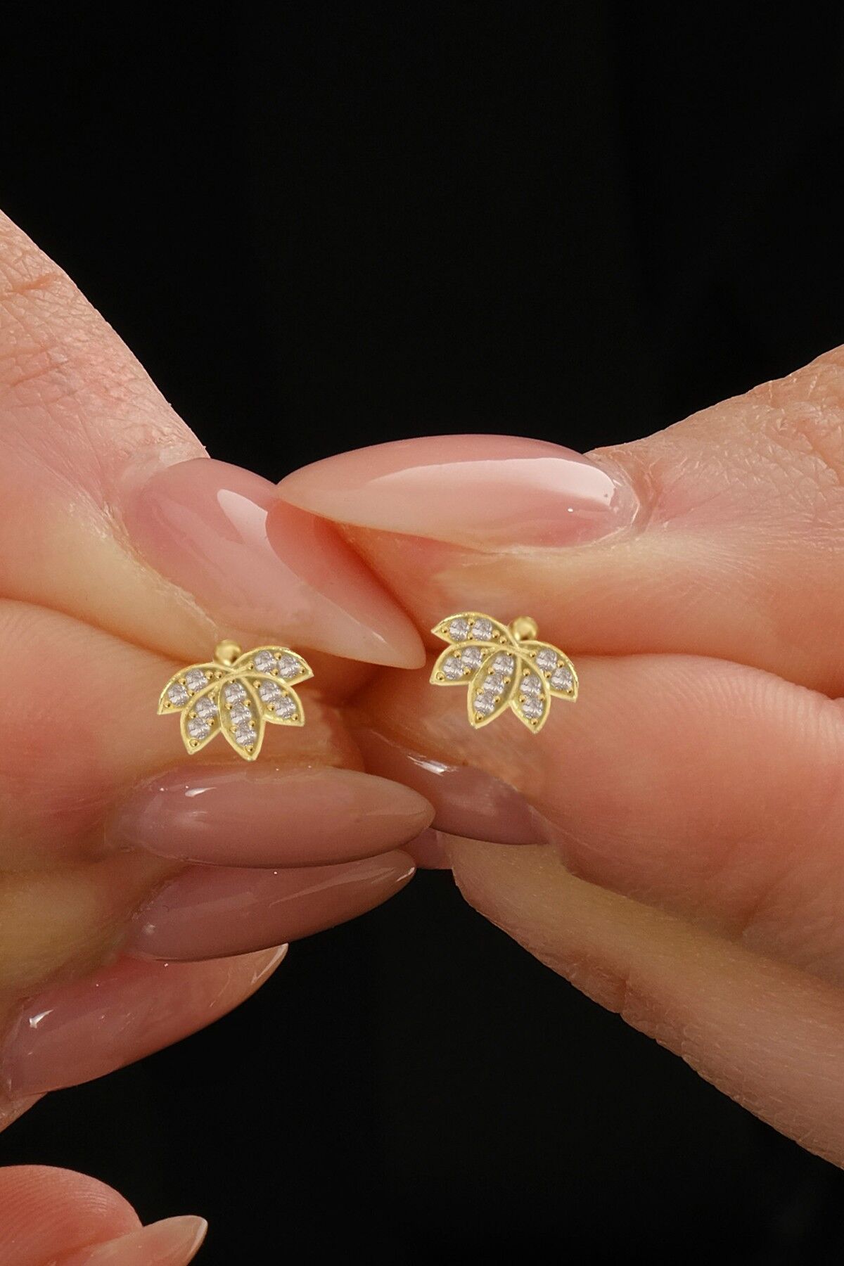 Gümüş altın yaldızlı zirkon taşlı lotus çiçeği küpe  SGTL12845GOLD