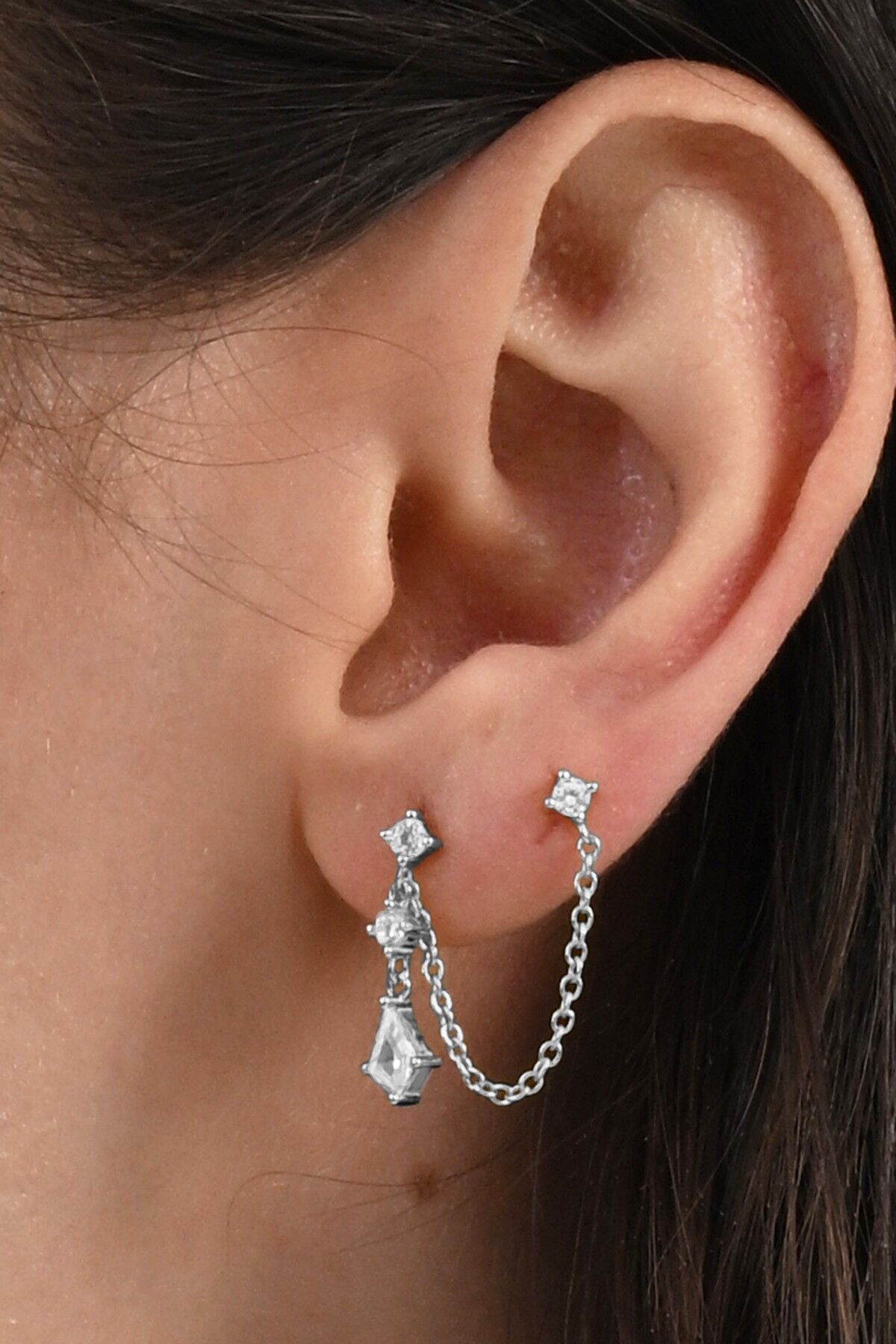 925 ayar gümüş rodyumlu kristal kesim zirkon taşlı çift delikli kullanılabilen gümüş zincir küpe SGTL13072RODAJ