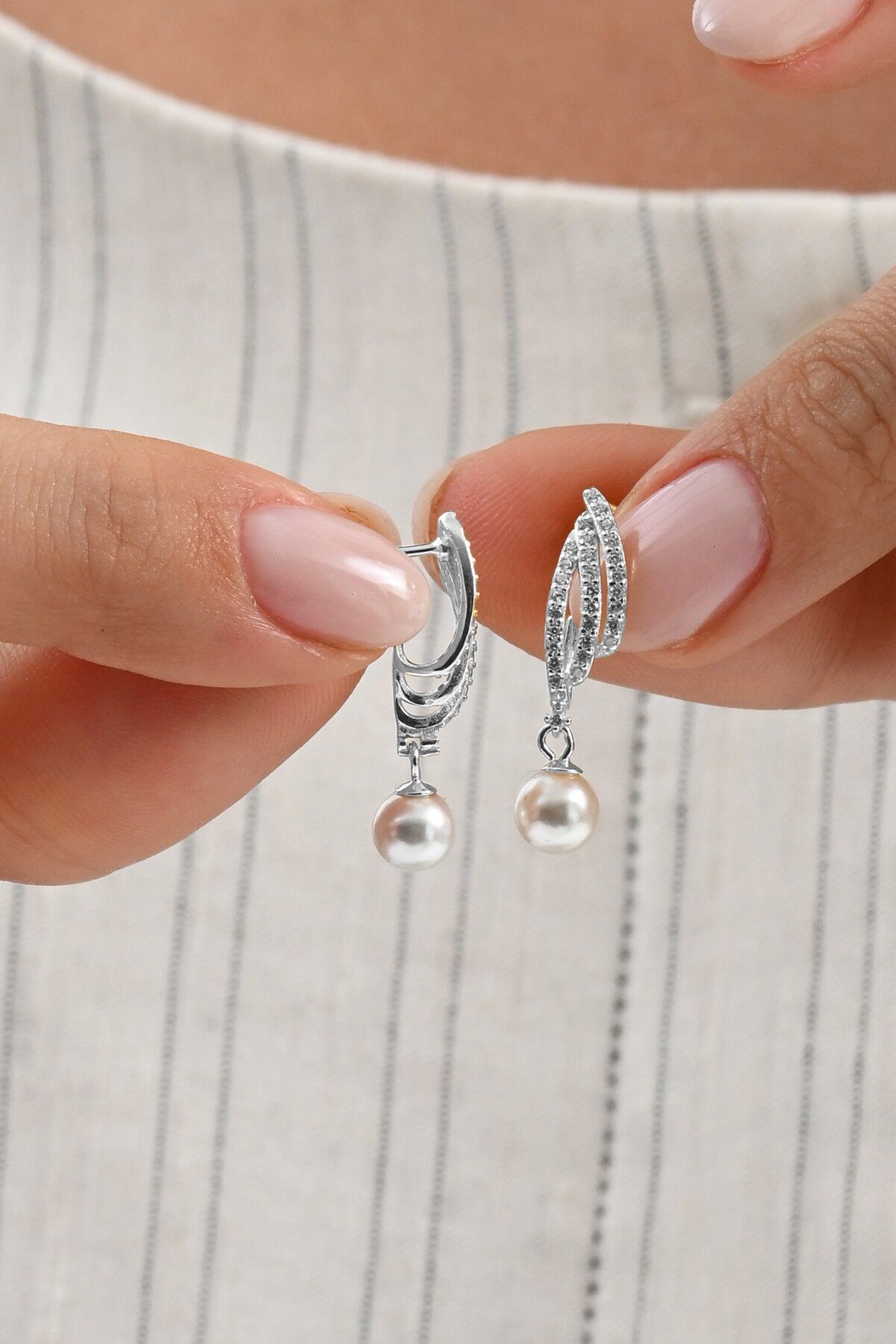 Gümüş rodyumlu zirkon taşlı sallantılı inci küpe SGTL13021RODAJ