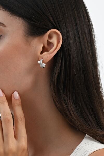 Gümüş rodyumlu zirkon taşlı modern kavisli inci küpe SGTL13024RODAJ