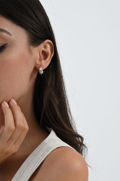 Gümüş rodyumlu zirkon taşlı modern kavisli inci küpe SGTL13024RODAJ