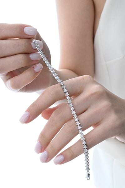 Gümüş rodyumlu zirkon taşlı modern görünümlü kayan yıldızlar bileklik SGTL12851RODAJ