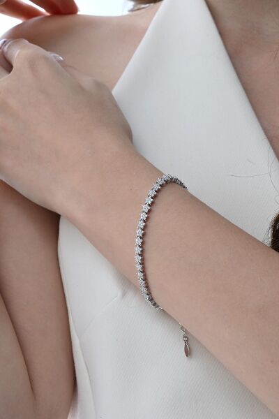 Gümüş rodyumlu zirkon taşlı modern görünümlü kayan yıldızlar bileklik SGTL12851RODAJ