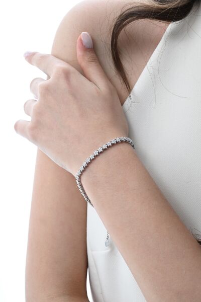 Gümüş rodyumlu zirkon taşlı modern görünümlü kayan yıldızlar bileklik SGTL12851RODAJ