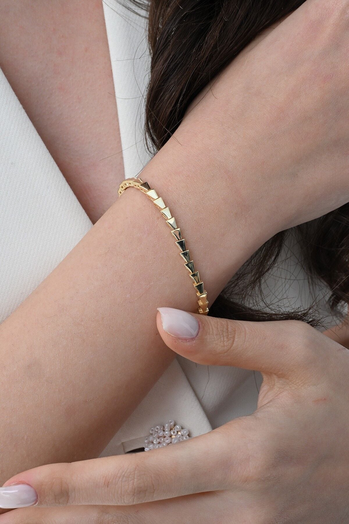 Gümüş altın yaldızlı modern görünümlü ardışık üçgenler bileklik SGTL12852GOLD