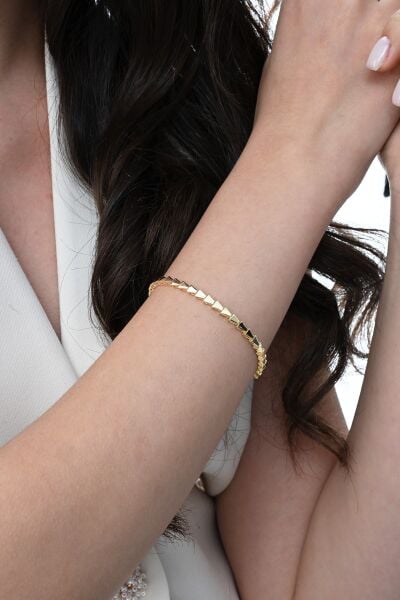 Gümüş altın yaldızlı modern görünümlü ardışık üçgenler bileklik SGTL12852GOLD