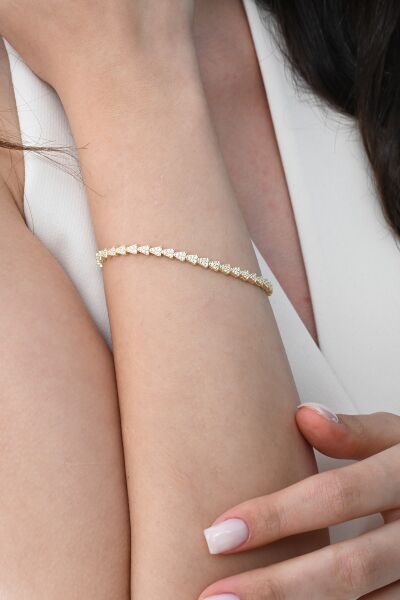 Gümüş altın yaldızlı zirkon taşlı modern görünümlü ardışık üçgenler bileklik SGTL12853GOLD