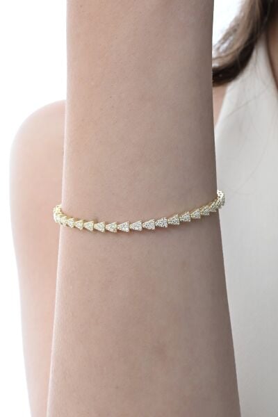 Gümüş altın yaldızlı zirkon taşlı modern görünümlü ardışık üçgenler bileklik SGTL12853GOLD