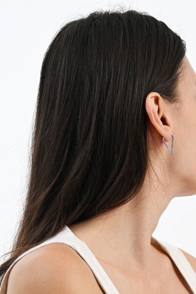 Gümüş rodyumlu zirkon taşlı modern tasarımlı prizma (üçgen) küpe SGTL13028RODAJ