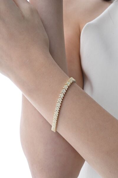 Gümüş altın yaldızlı zirkon taşlı modern görünümlü v model uzay yolu bileklik SGTL12855GOLD