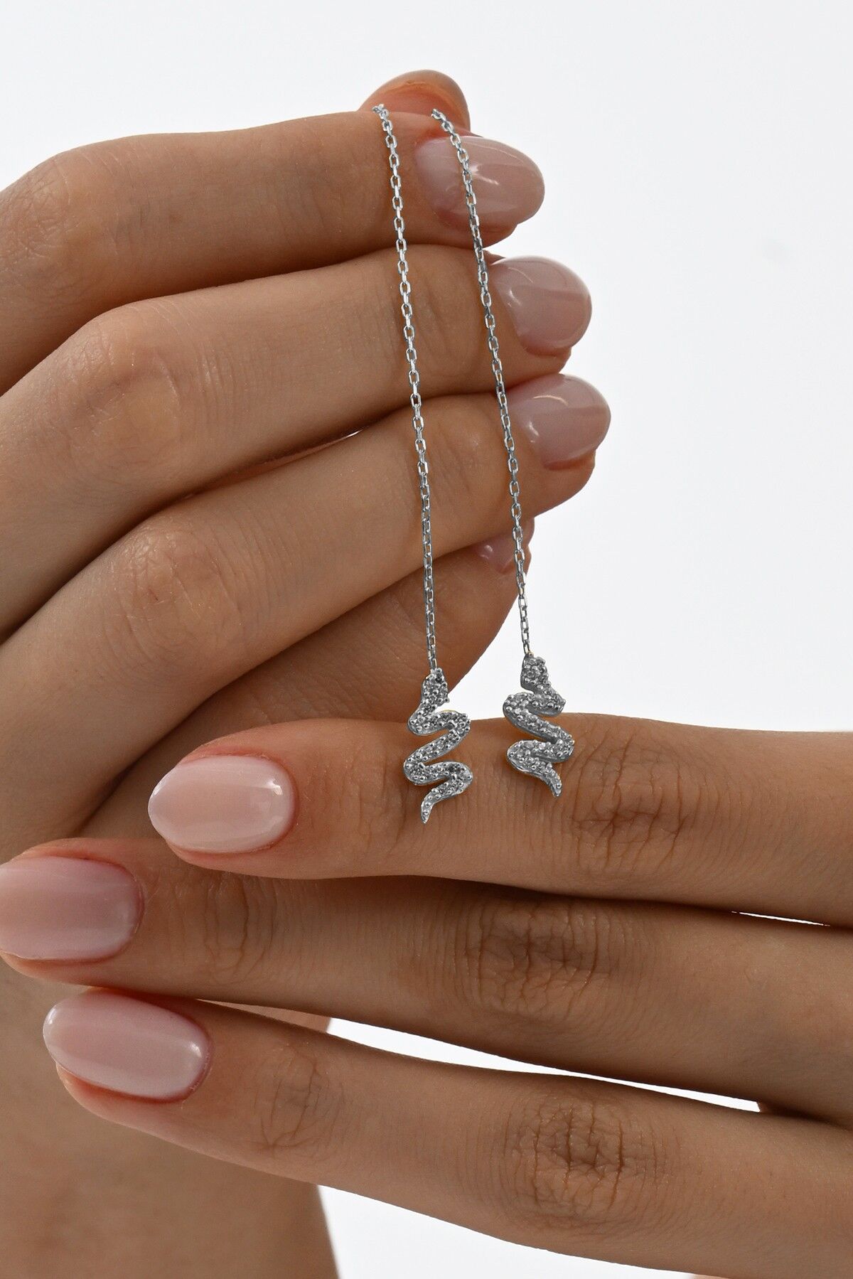 Gümüş rodyumlu zirkon taşlı yılan figürlü zincir küpe SGTL13034RODAJ