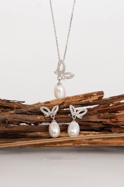 Gümüş rodyumlu zirkon taşlı kelebek modeli kolye ve küpeden oluşan ikili sallantılı incili set  SGTL13036RODAJ