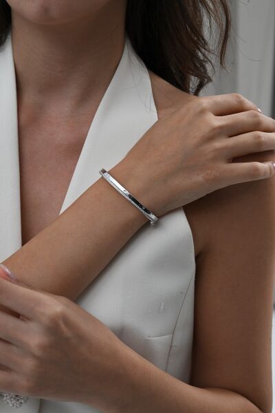 925 ayar gümüş rodyumlu zirkon taşlı çivi desenli kelepçe bilezik SGTL13042RODAJ