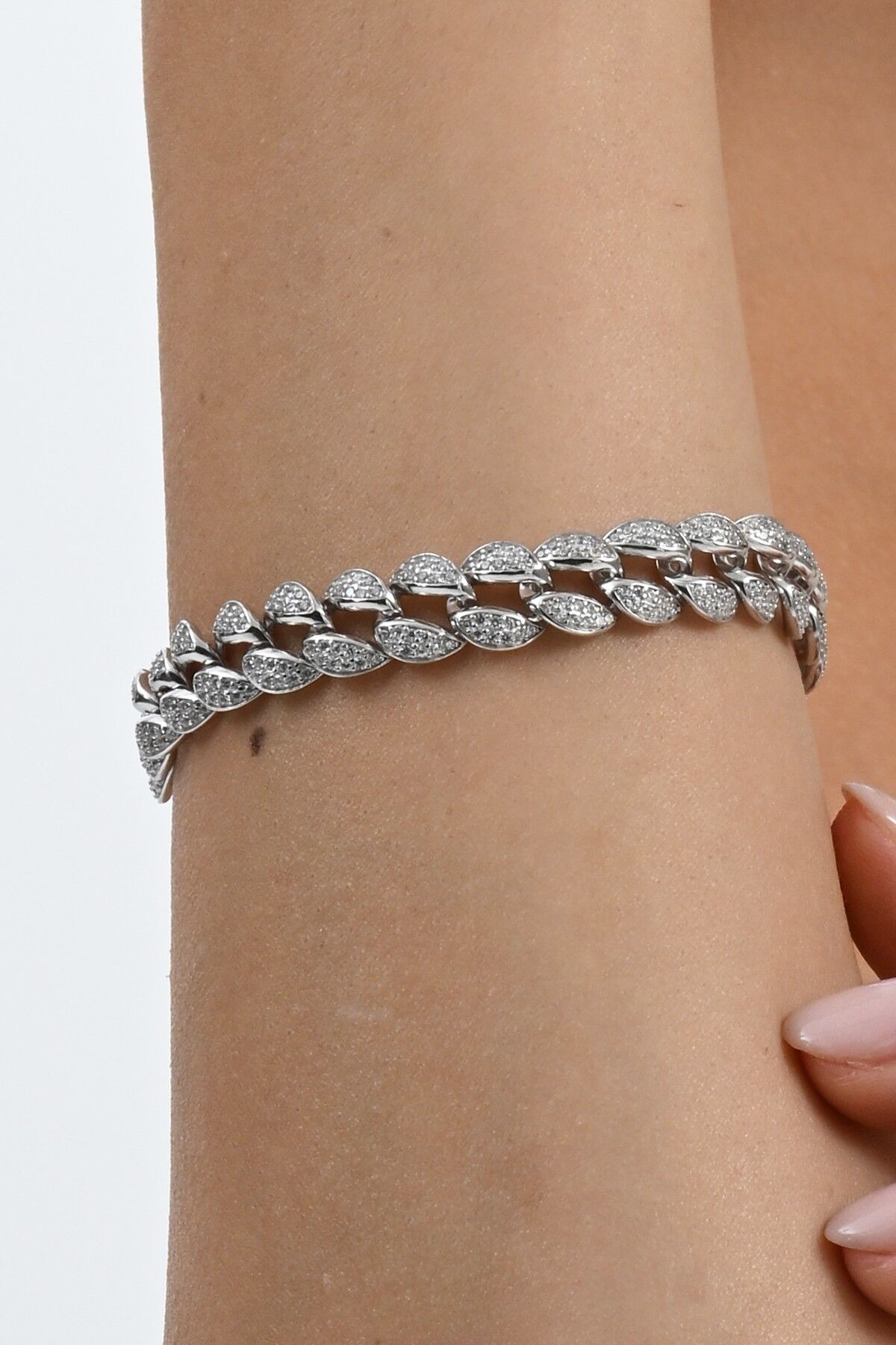 925 ayar gümüş rodyumlu zirkon taşlı ithal gurmet gümüş bileklik SGTL13048RODAJ