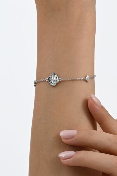 925 ayar gümüş rodyumlu lazer işlemeli sonsuz şans yonca bileklik SGTL13064RODAJ