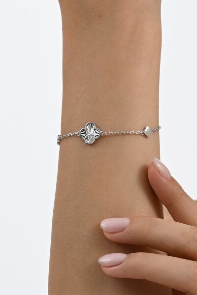 925 ayar gümüş rodyumlu lazer işlemeli sonsuz şans yonca bileklik SGTL13064RODAJ