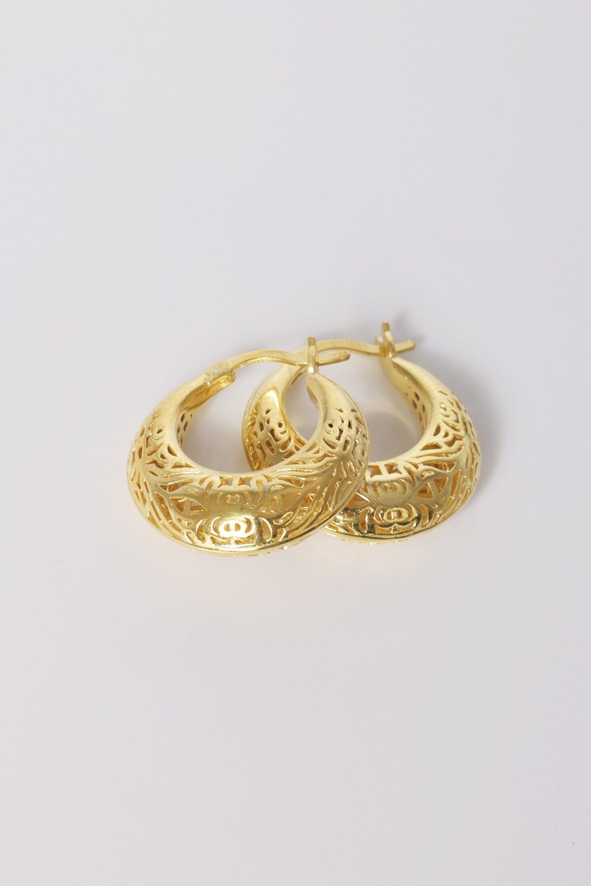 Gümüş altın yaldızlı özel işçilikli, işlemeli füzyon halka küpe SGTL12543GOLD