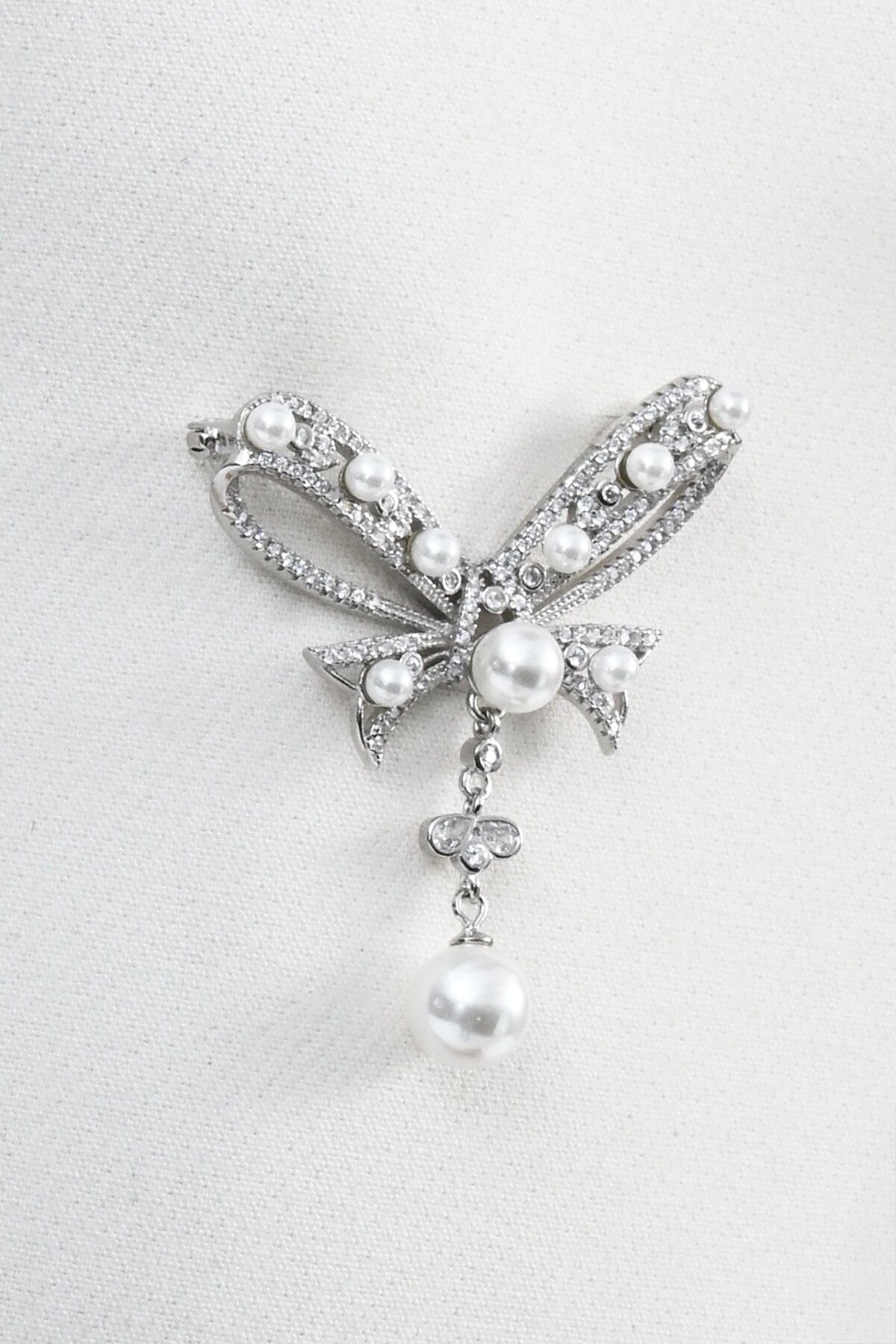 925 ayar gümüş rodyumlu zirkon taşlı fiyonk modeli incili gümüş broş yaka iğnesi SGTL13074RODAJ