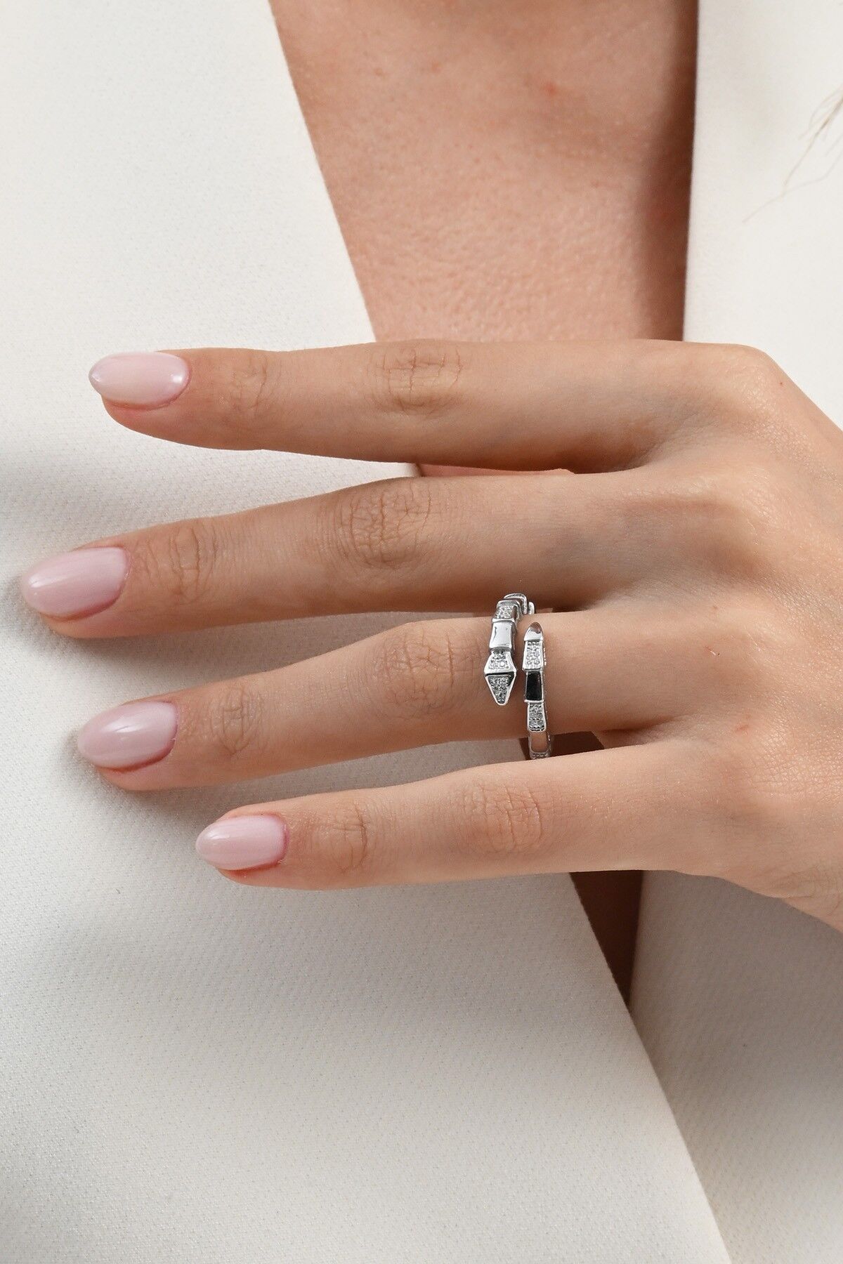 925 ayar gümüş rodyumlu zirkon taşlı özel tasarım yılan yüzük SGTL13077RODAJ