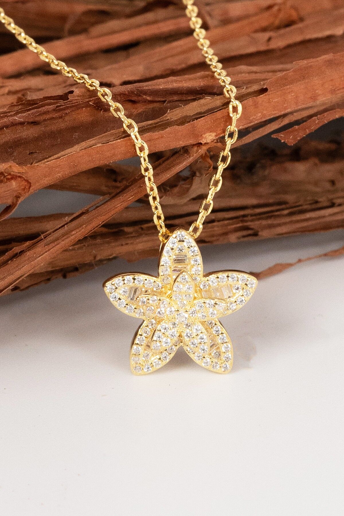 925 Ayar gümüş altın yaldızlı baget kesim zirkon taşlı sihirli döner çarklı lotus çiçeği kolye   SGTL13094GOLD