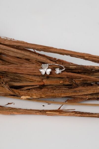 925 ayar gümüş rodyumlu zirkon ve sedef taşlı üç yapraklı yonca yüzük