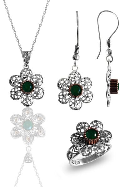 Gümüş kök zümrüt taşlı papatya modeli telkari işlemeli kolye küpe ve yüzük üçlü set SGTL12122YESIL