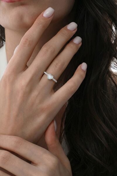 925 Ayar Gümüş Yüzük Kalp Figürlü Sedefli ve Zirkon Taşlı Burgu Tasarım Yüzük