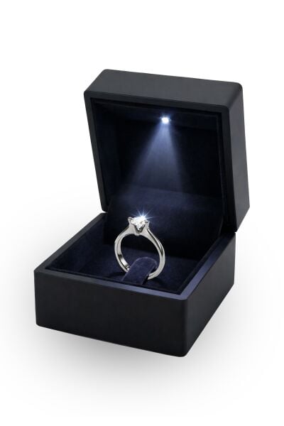 925 Ayar Gümüş Yüzük Işıklı Kutuda Birinci Kalite Zirkon Taşlı Pırlanta Montür Klasik Tektaş Kadın Yüzük - Beyaz Altın Kaplama Zirkon Taşlı