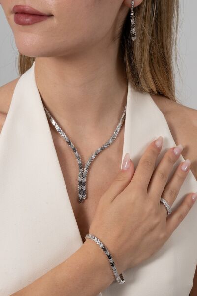 925 Ayar Gümüş Takım Rodyumlu V Model Işıltılı Zirkon Taşlı Kolye, Bileklik, Küpe Takımı SGTL13133RODAJ