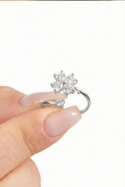 925 ayar gümüş yüzük rodyumlu zirkon taşlı üstten ayarlamalı yonca modeli yüzük SGTL13126RODAJ