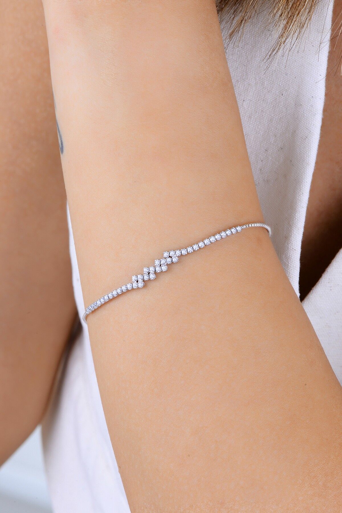 Gümüş rodyumlu pırlanta modeli zirkon taşlı modern ışıltı su yolu bileklik SGTL12906RODAJ